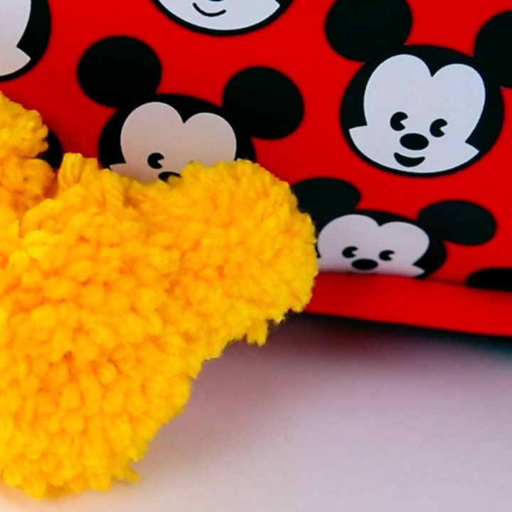 mickey mouse pom pom